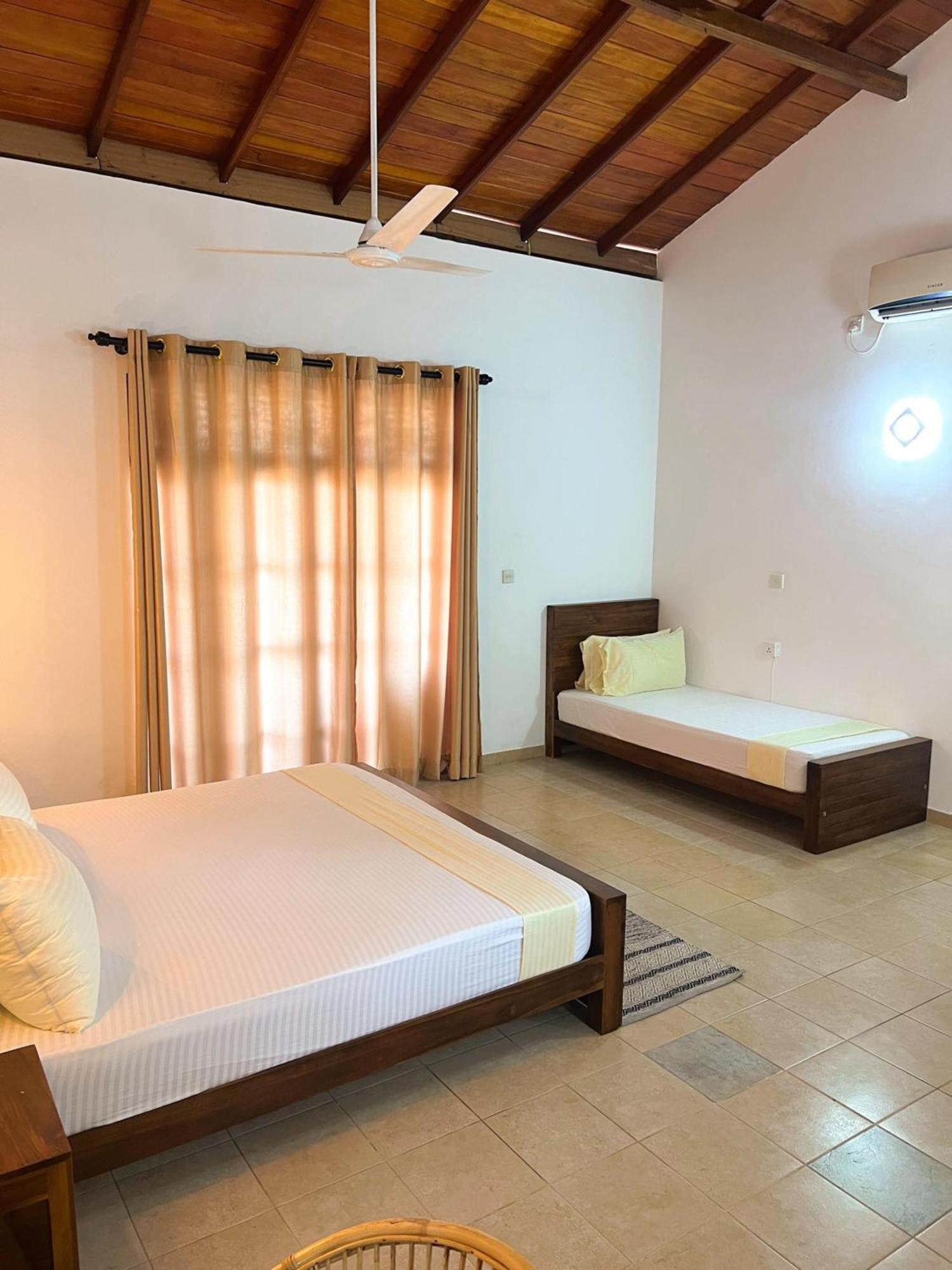 Hummus Hostel Hikkaduwa Luaran gambar